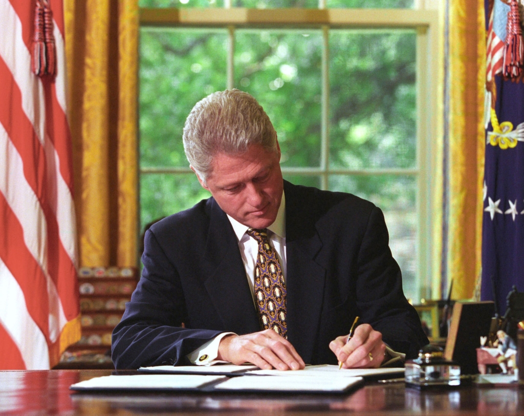 Clinton signing bill